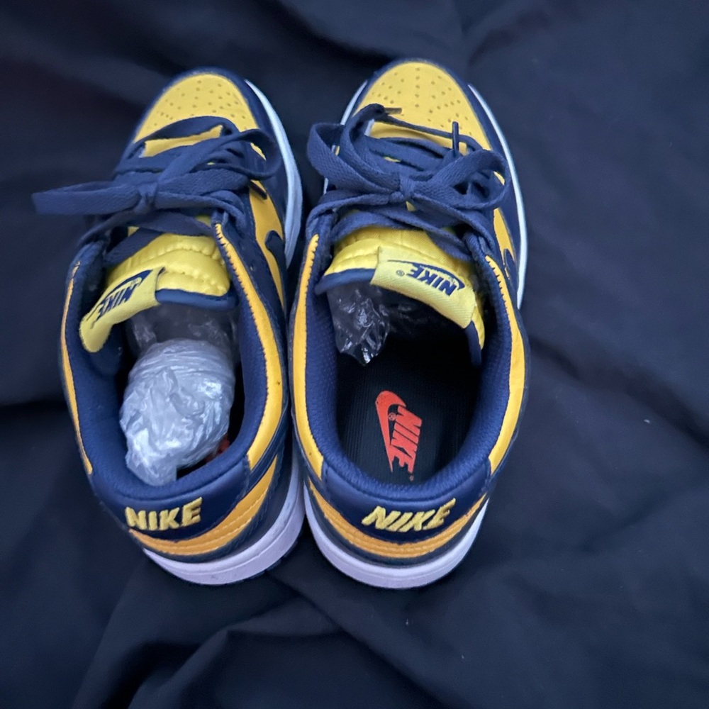 Nikies